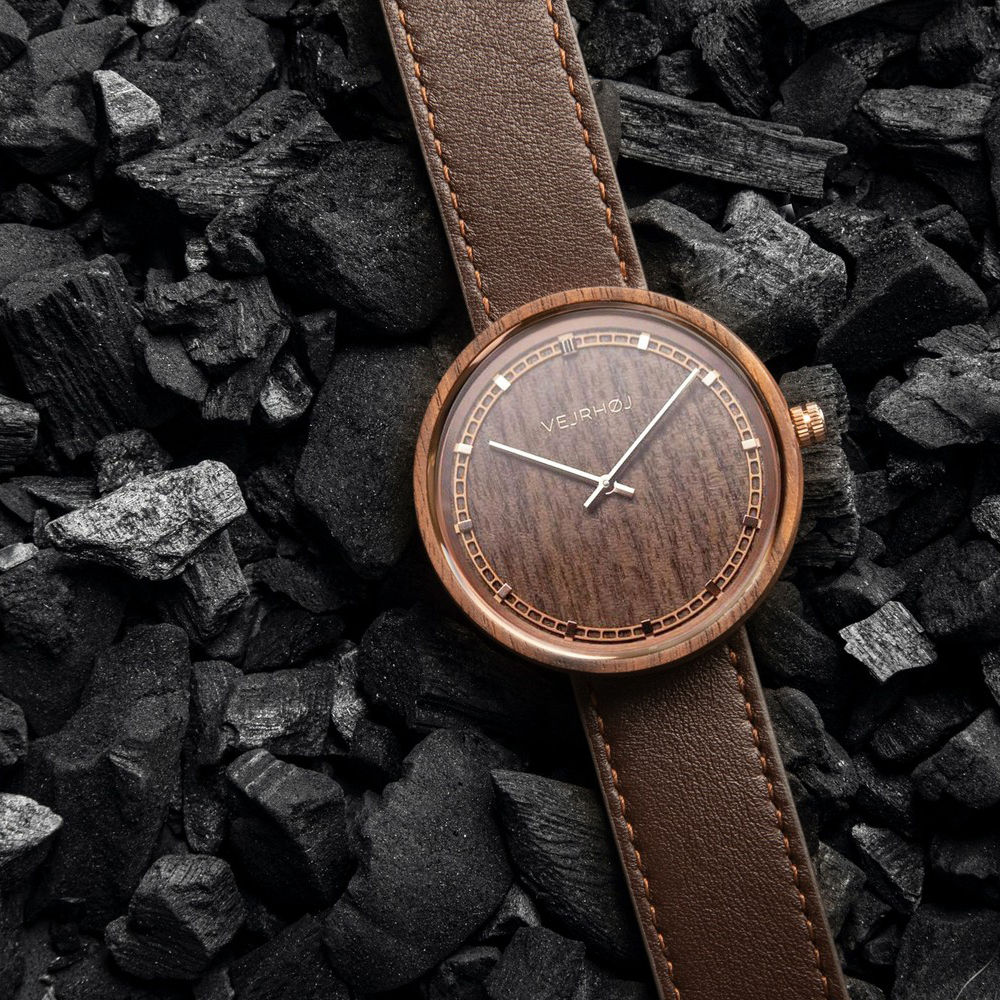 VEJRHØJ ヴェアホイ A04 | walnut 自動巻きモデル メンズ