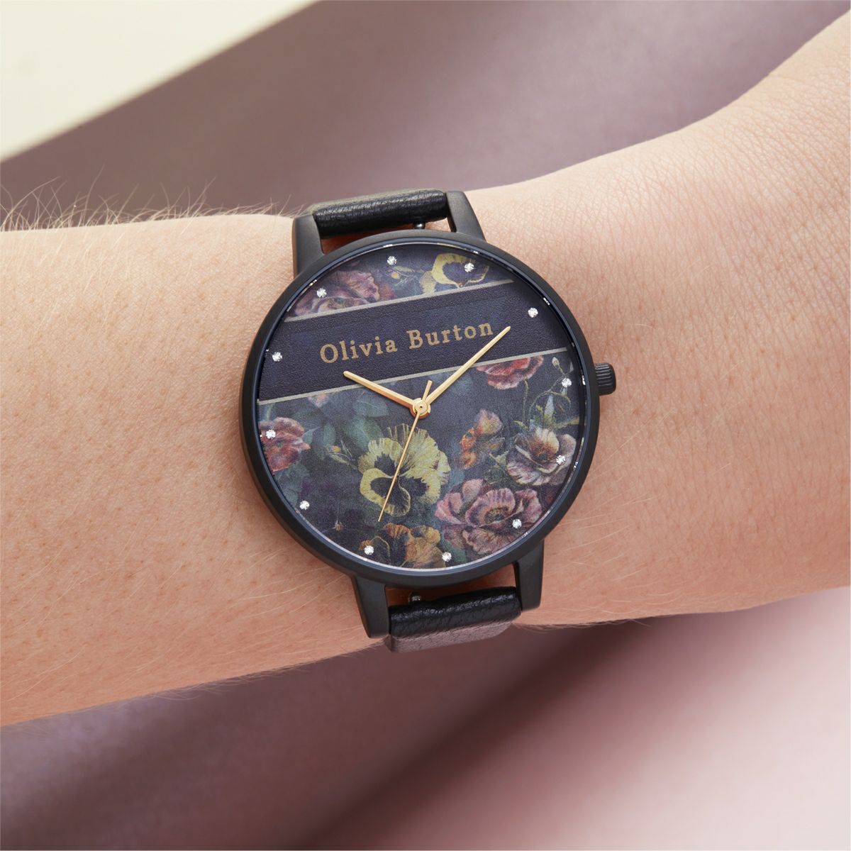 オリビア・バートン ヴァースティ マットブラック ＆ ゴールド ディティールズ 38mm 商品詳細画像