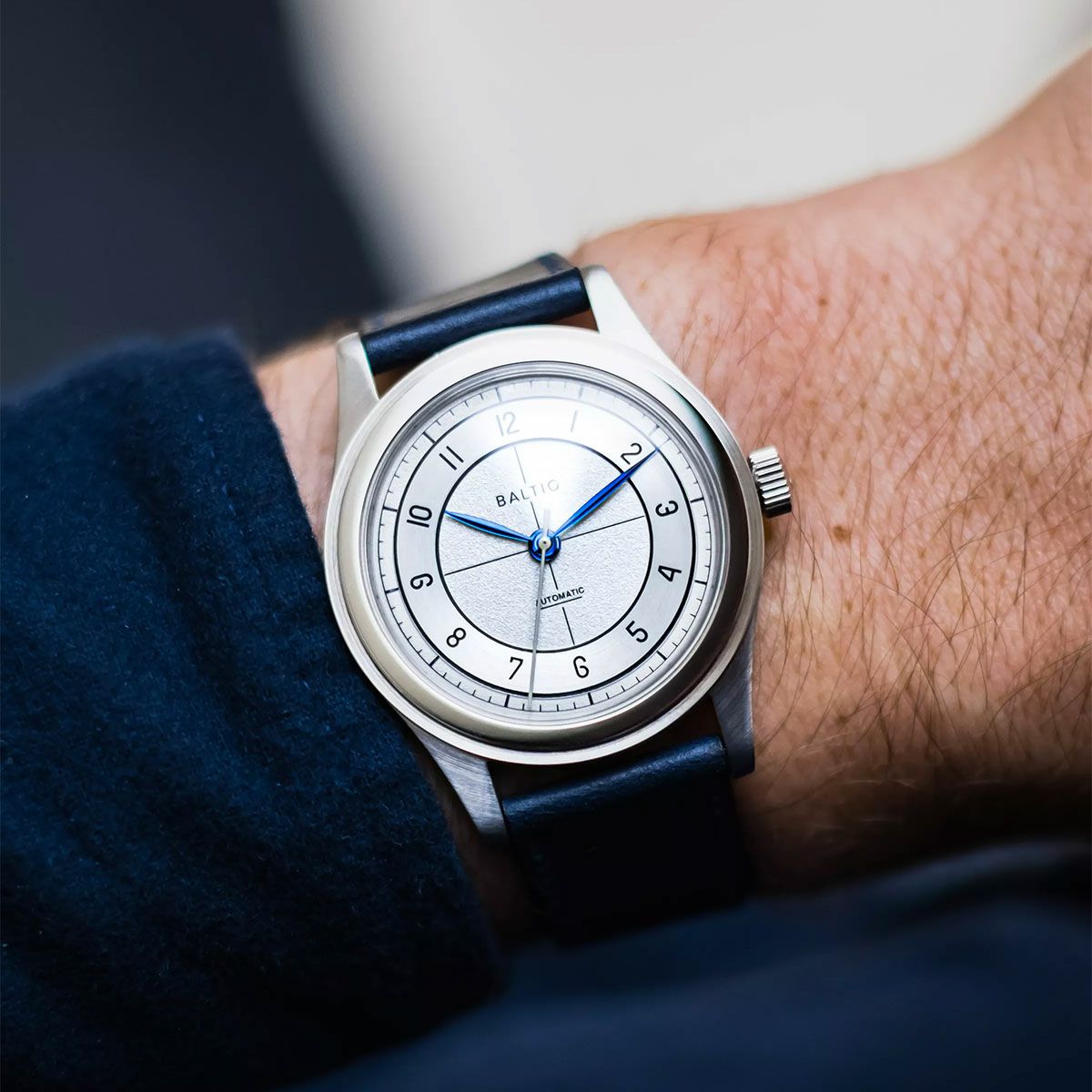 【受注販売】 バルチック エイチエムエス シルバー スケルトンケースバック ネイビーブルーレザーストラップ 商品詳細画像