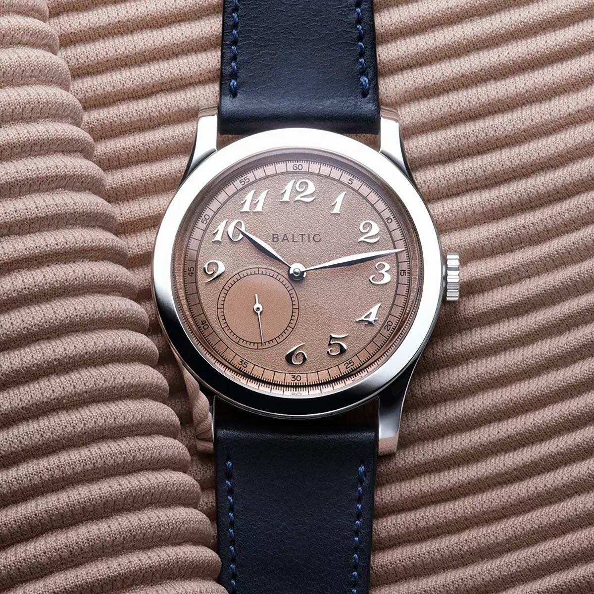 BALTIC WATCHES / バルチック マイクロローター サーモン ネイビー 